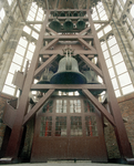 822523 Afbeelding van de klokkenstoel met het carillon in de Domtoren (Domplein) te Utrecht.
